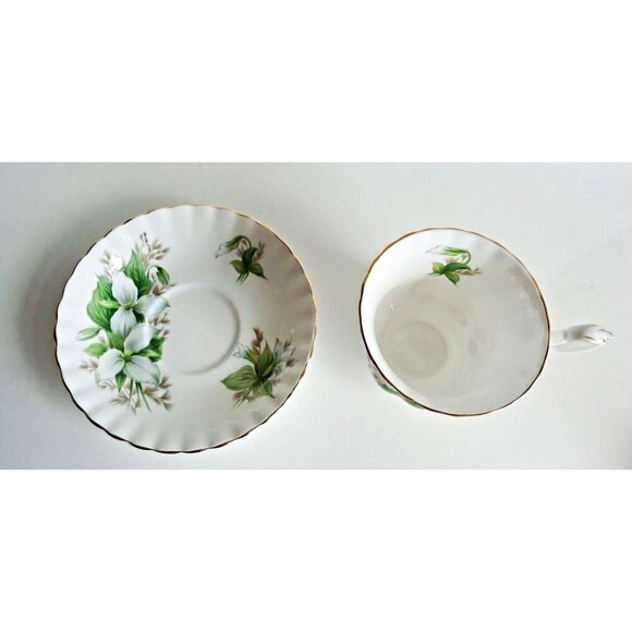 Royal Albert Trillium Tea Cup and Saucer Teacup Fine Teacup Tea Party Gift - Picture 3 of 5